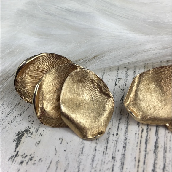 Vintage Kramer Gold Tone Petals Clip-On Earrings - Picture 3 of 8